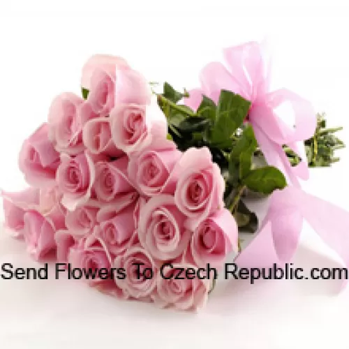 Bouquet de 25 roses roses avec des remplissages saisonniers